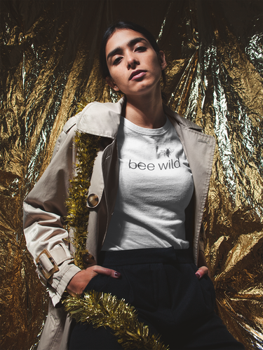 bee wild - Women's The Boyfriend Tee